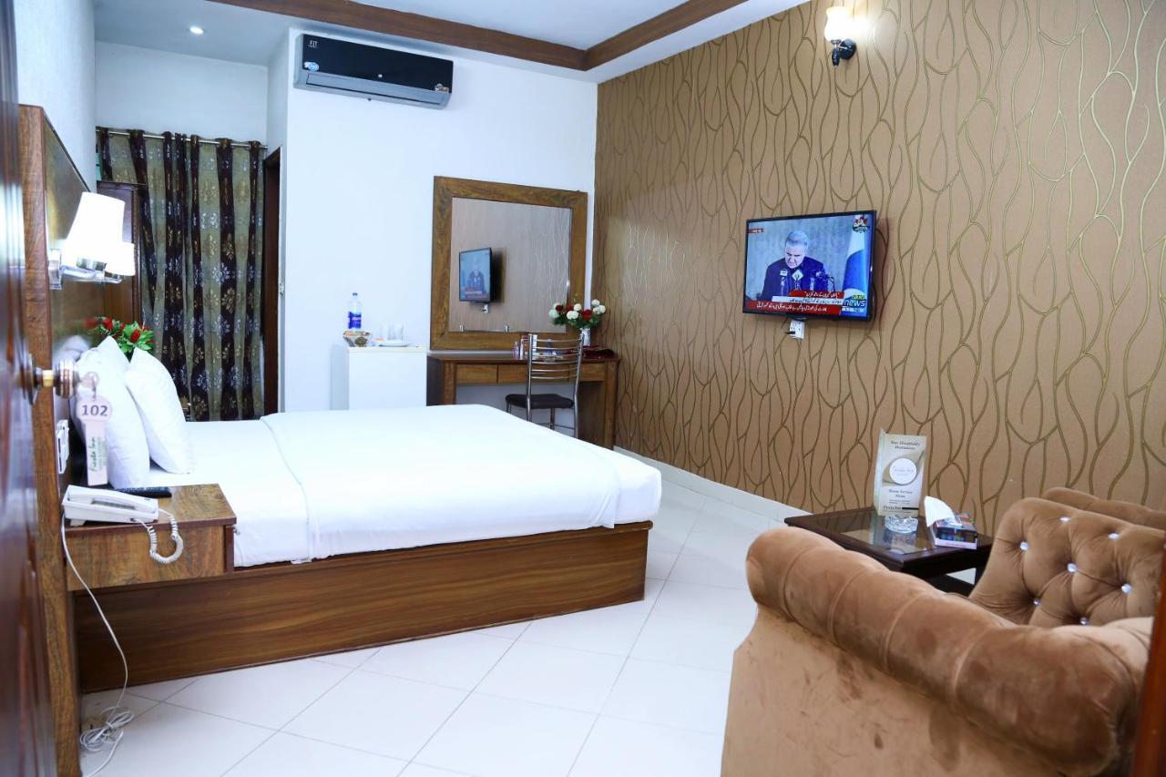 Fiesta Inn Hotel & Resorts Multan Eksteriør bilde