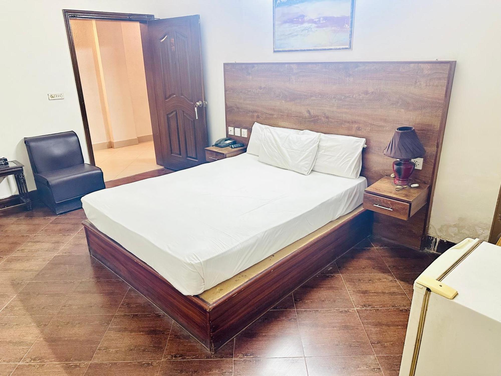 Fiesta Inn Hotel & Resorts Multan Eksteriør bilde