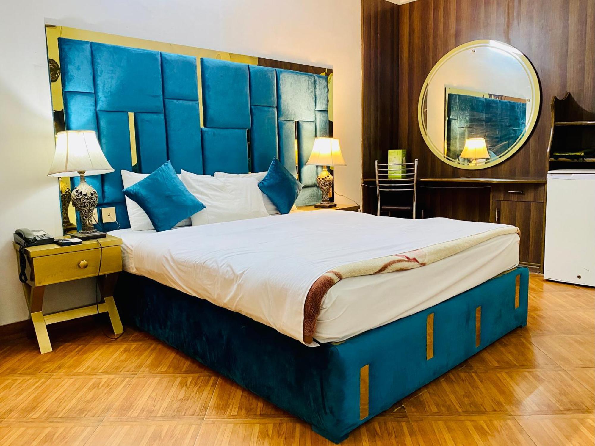 Fiesta Inn Hotel & Resorts Multan Eksteriør bilde