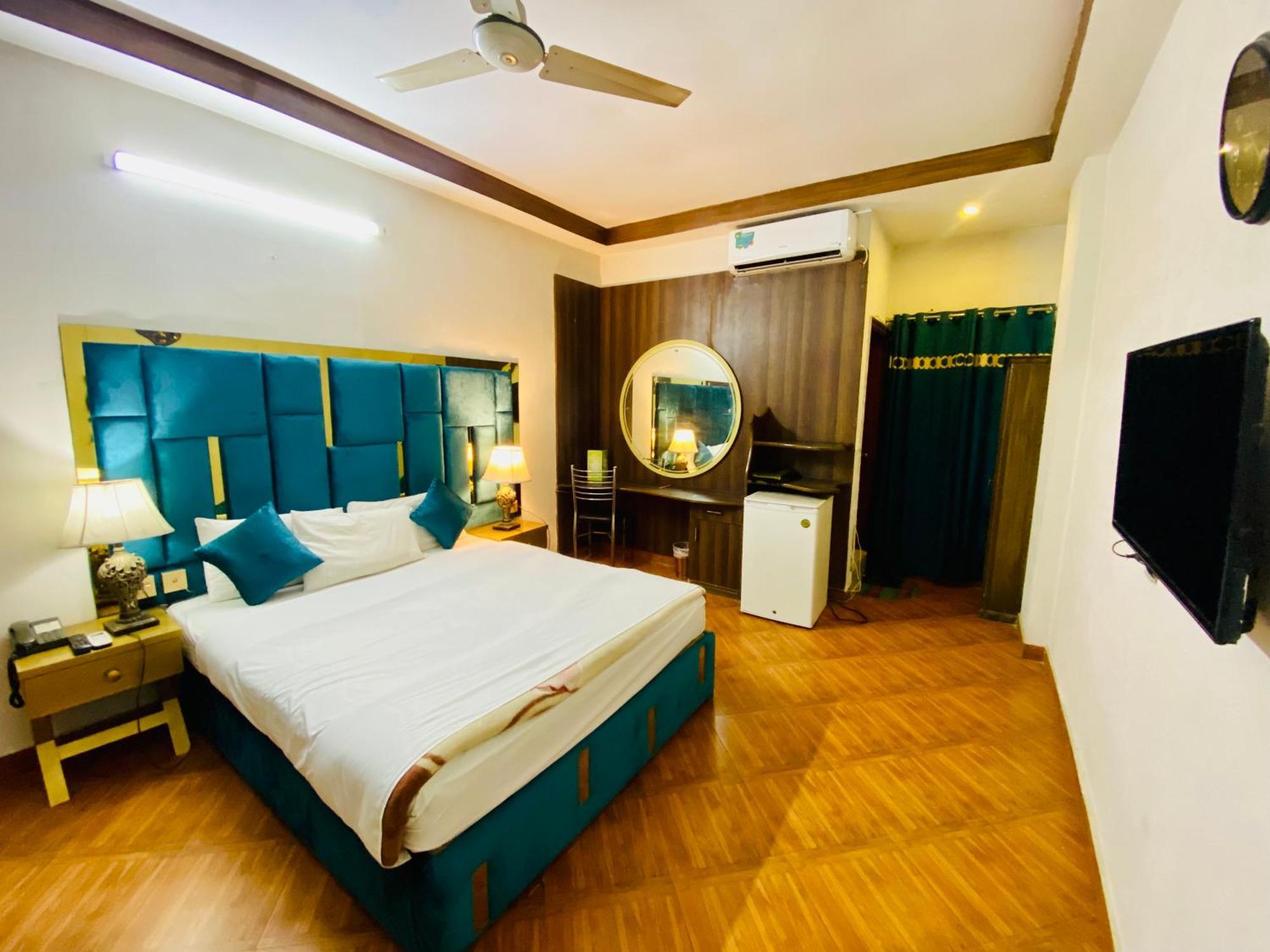 Fiesta Inn Hotel & Resorts Multan Eksteriør bilde