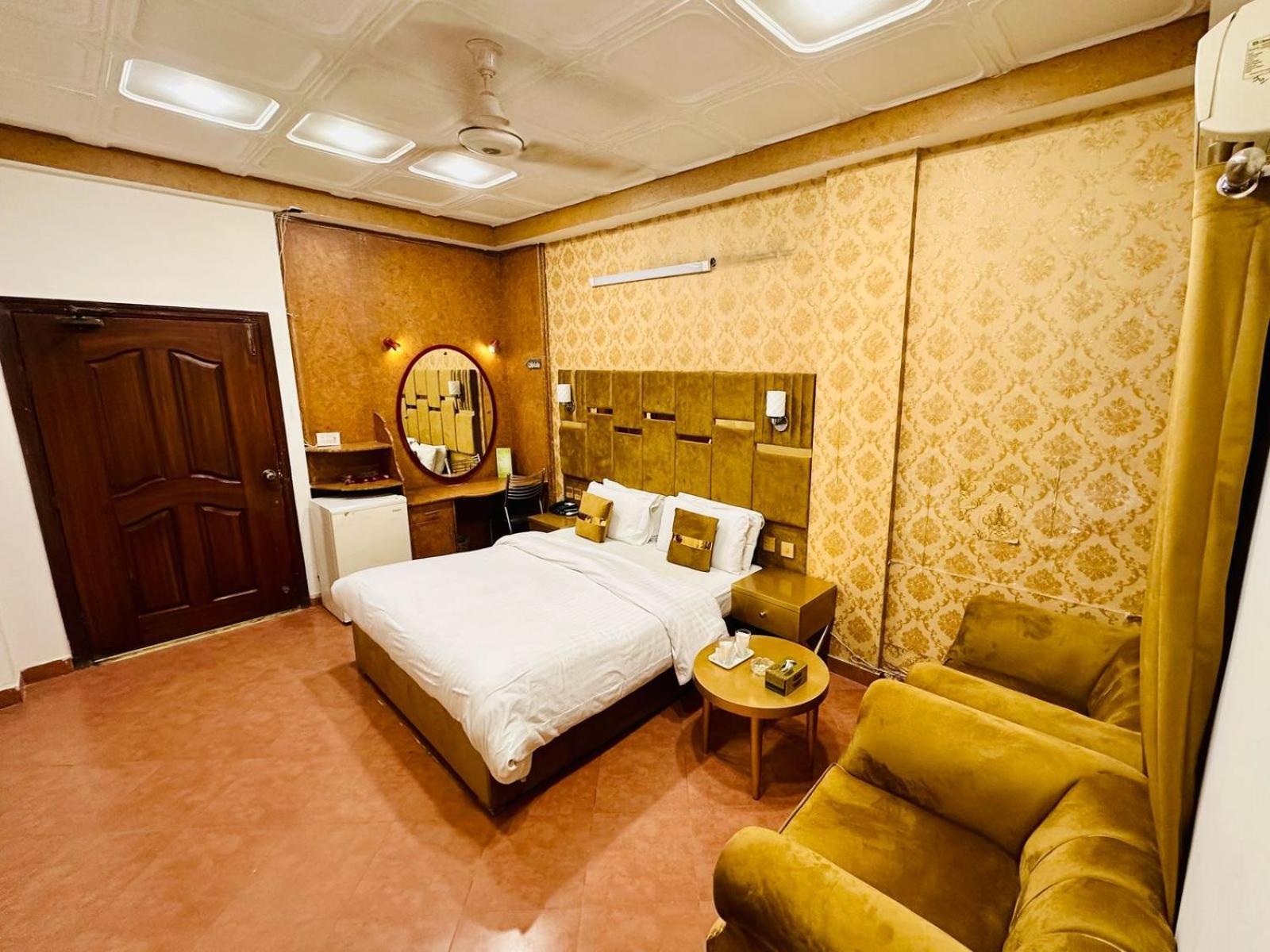 Fiesta Inn Hotel & Resorts Multan Eksteriør bilde