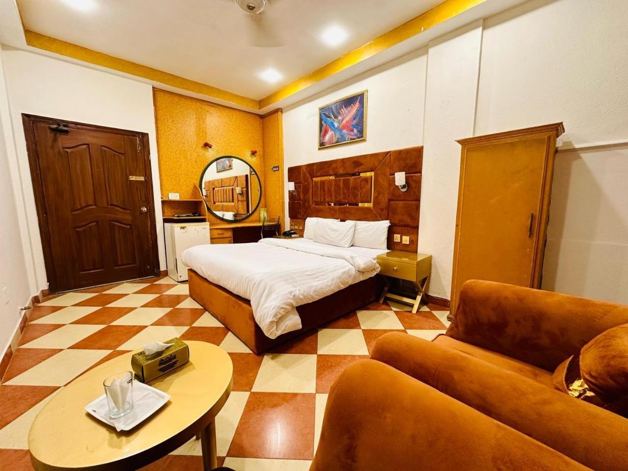 Fiesta Inn Hotel & Resorts Multan Eksteriør bilde