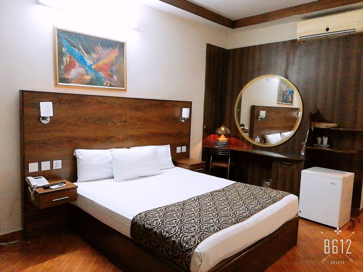 Fiesta Inn Hotel & Resorts Multan Eksteriør bilde